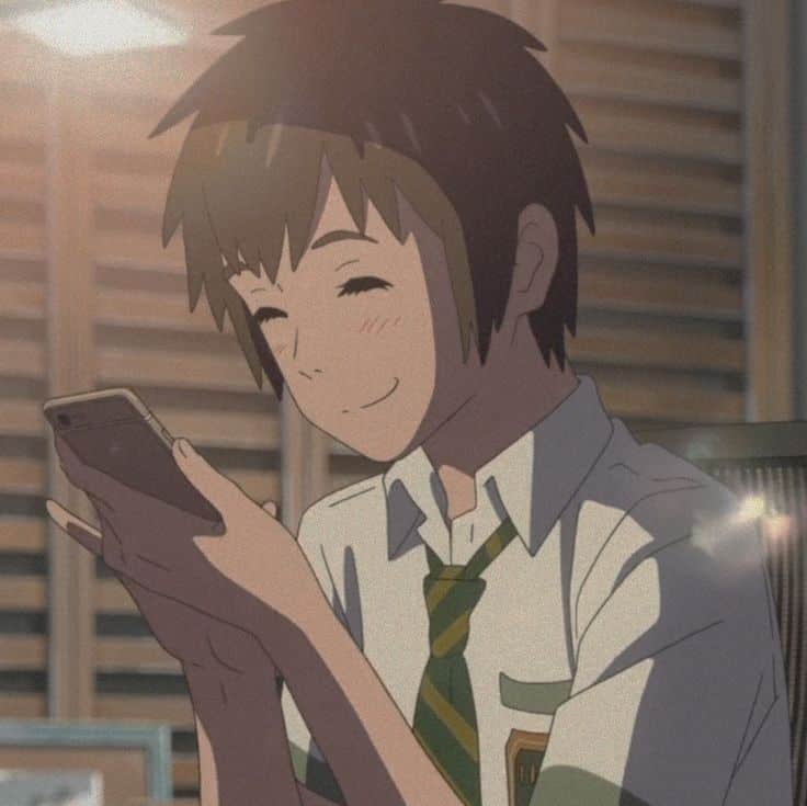 Hình ảnh Anime nam vui vẻ cute, Anime Cầm Điện Thoại